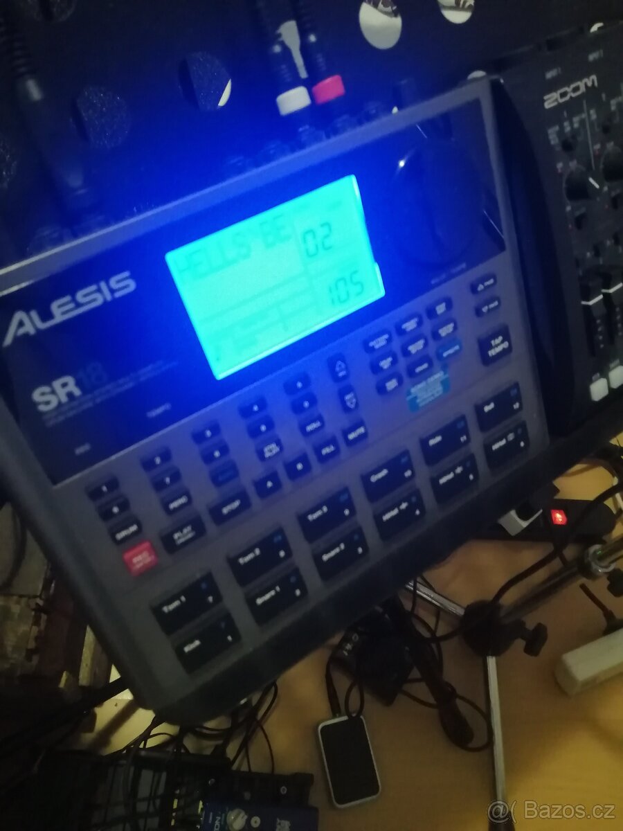 Alesis SR-18 automatický bubeník - 3