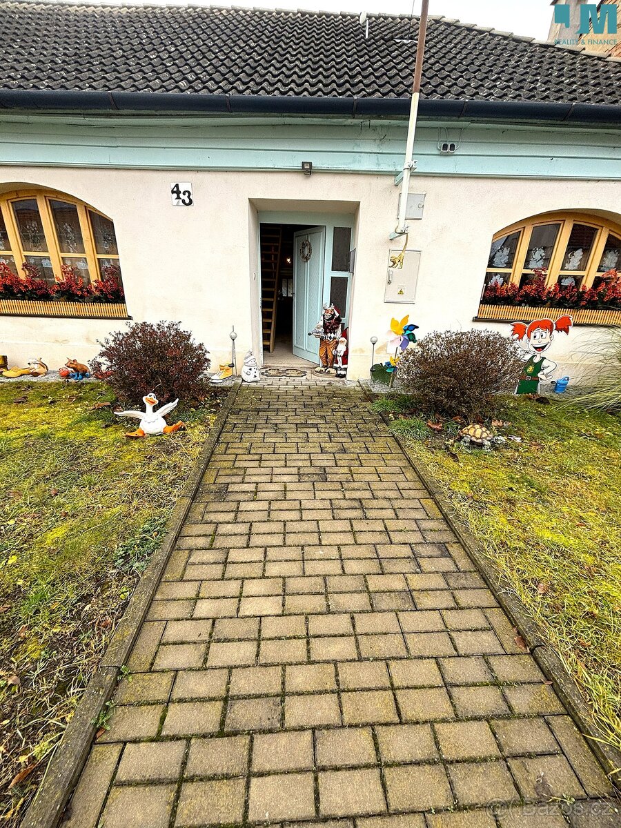 Prodej rodinného domu 250 m², Hevlín, ev.č. 01915 - 3