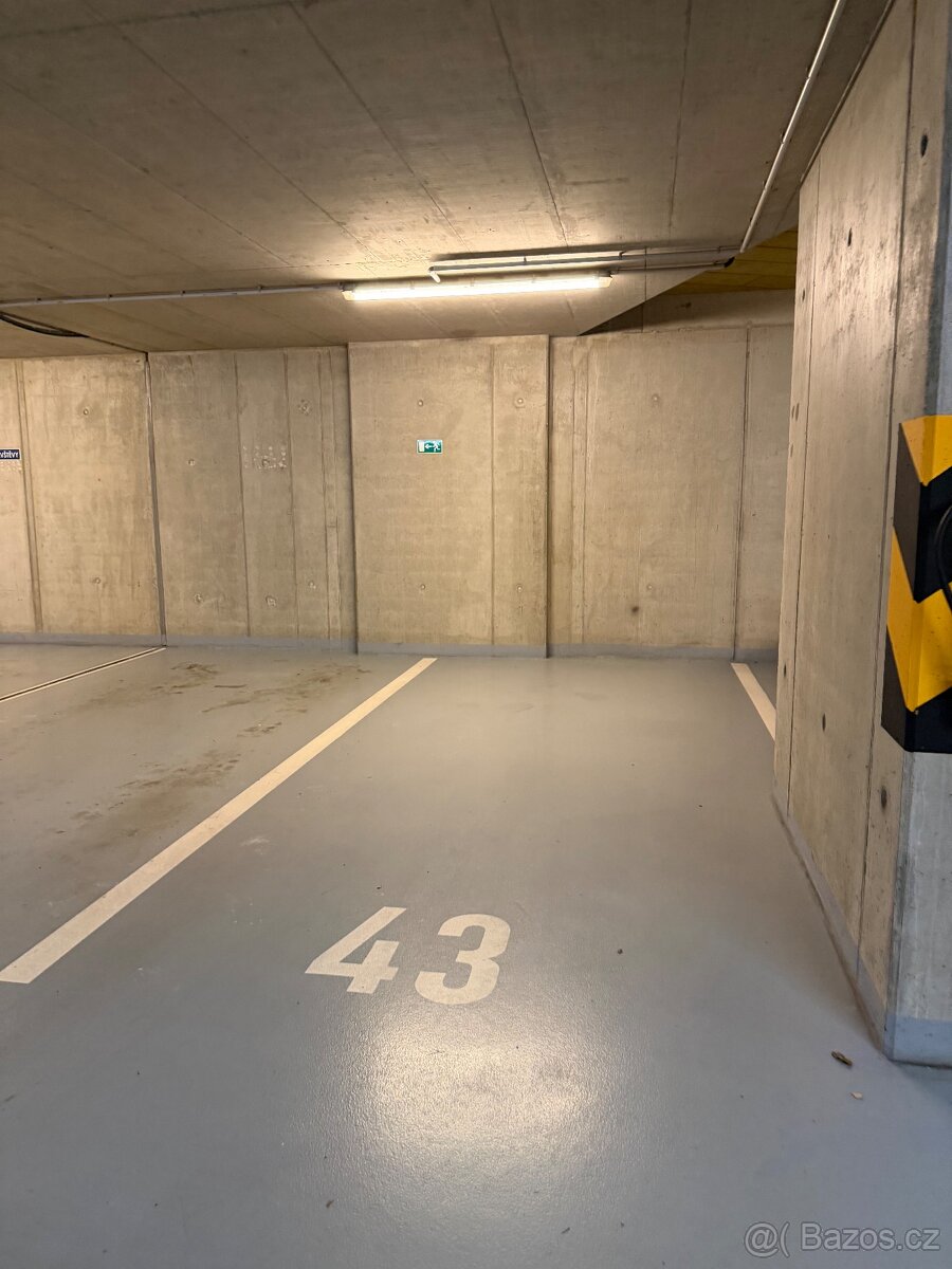 Pronájem garažového stání Modřany - 3