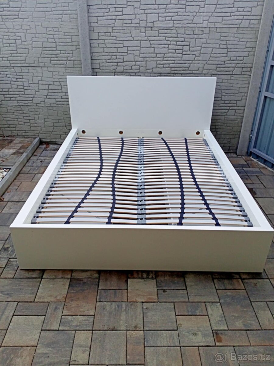 Prodám manželskou postel IKEA 180cm x 200cm - 3