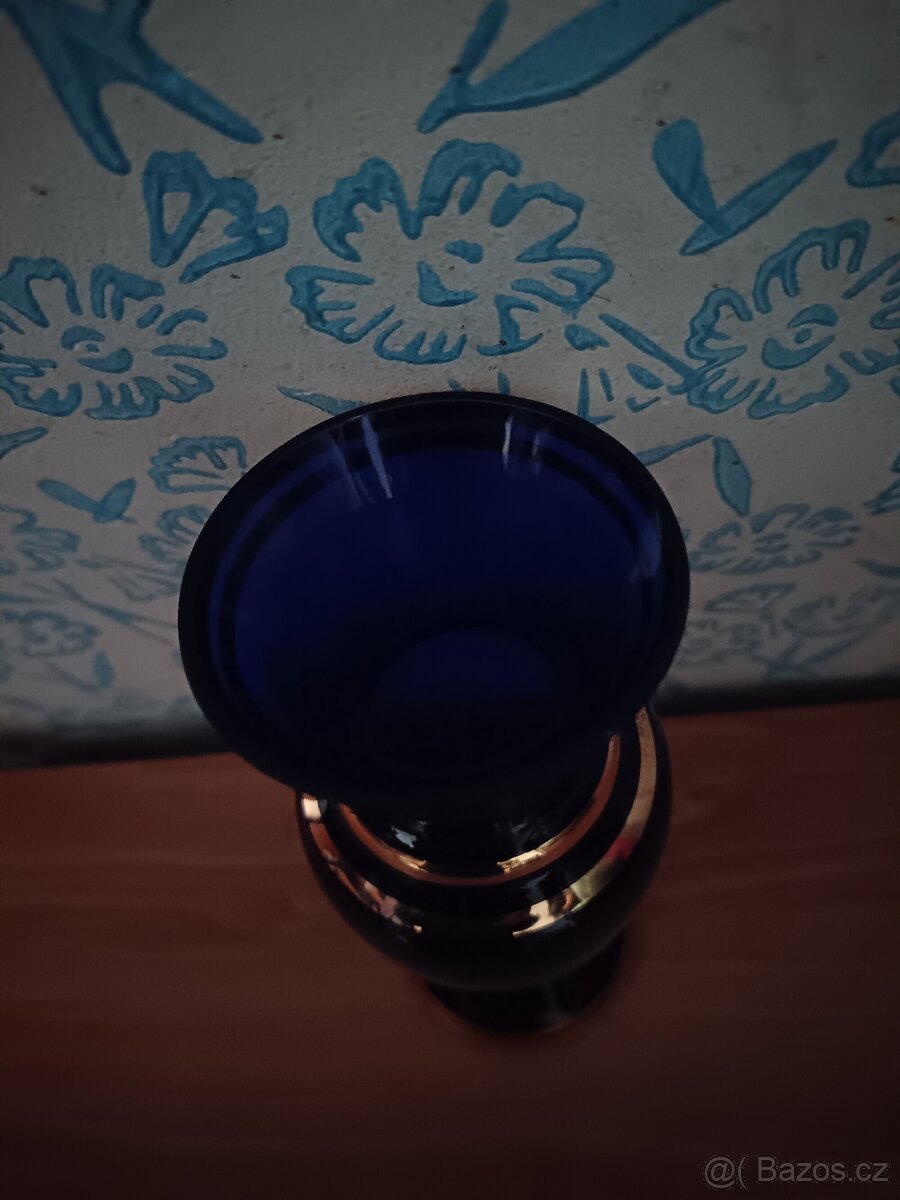 Modrá skleněná váza s vzorem - 3