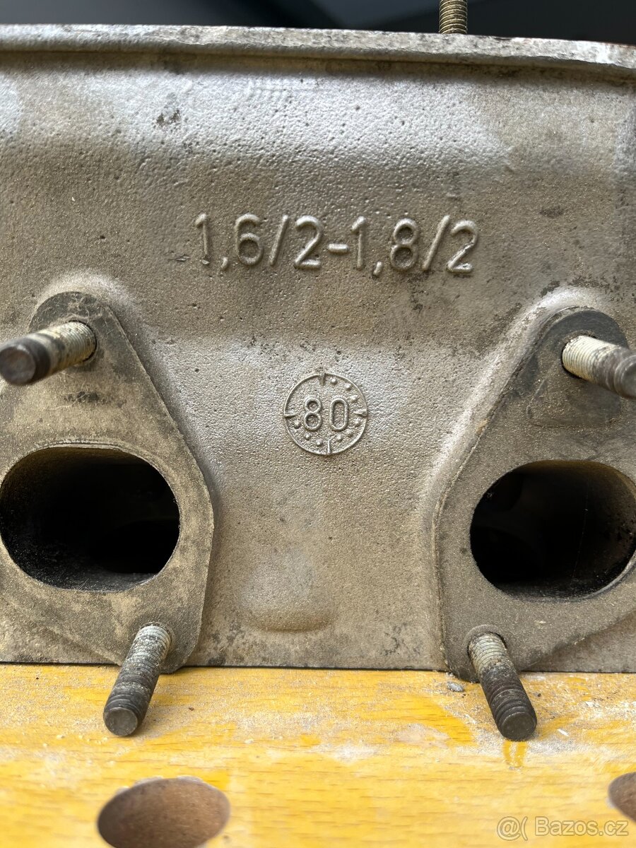 Dvě hlavy motoru BMW M10 E10 1602 1802 - 3