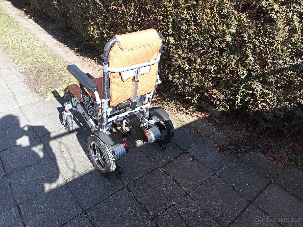 Prodám skládací elektrický invalidní vozík - 3