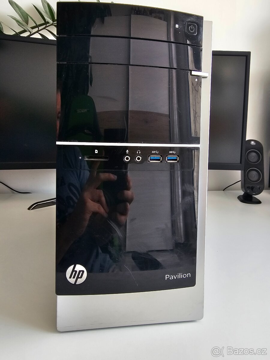 Kancelářský PC s monitorem - AMD, 6GB RAM, SSD - 3