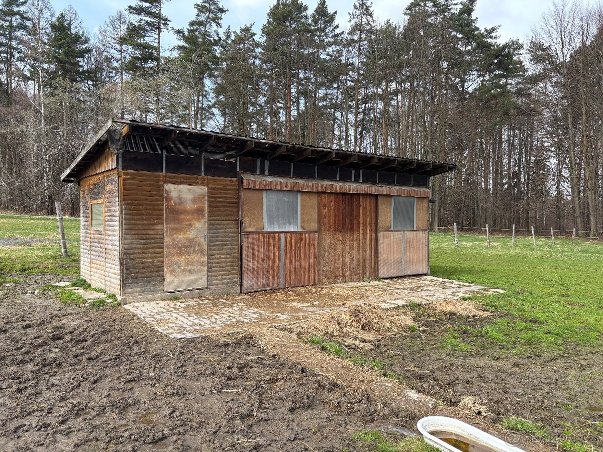 Pronájmů pole a zemědělskou usedlost . - 3