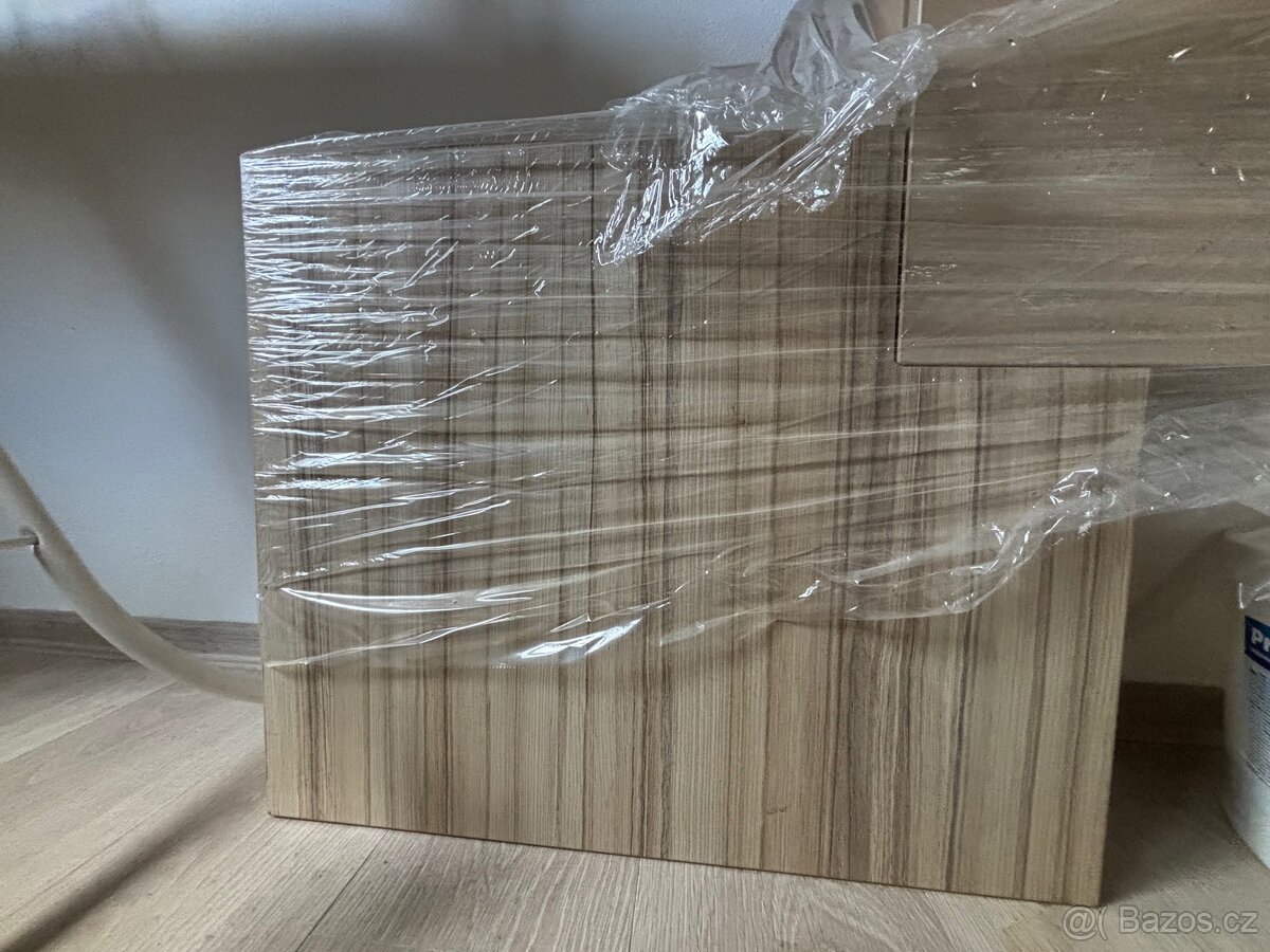 nástěnná police - 3