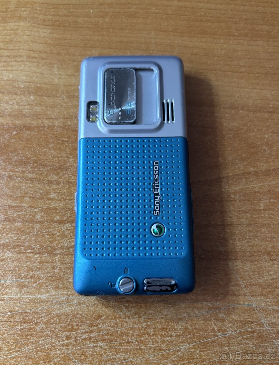 Sony Ericsson C702 - 3