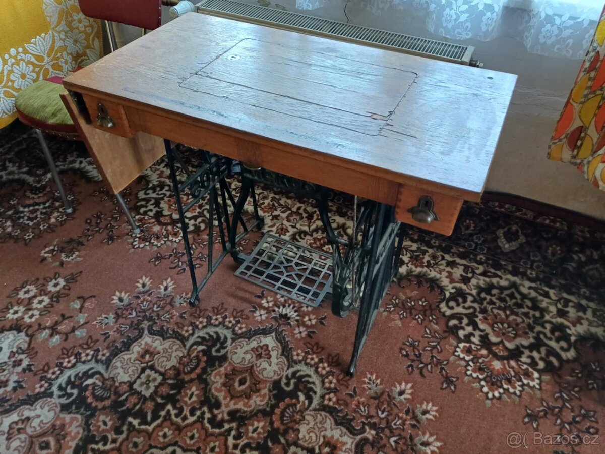 šlapací šicí stroj HEROS - 3