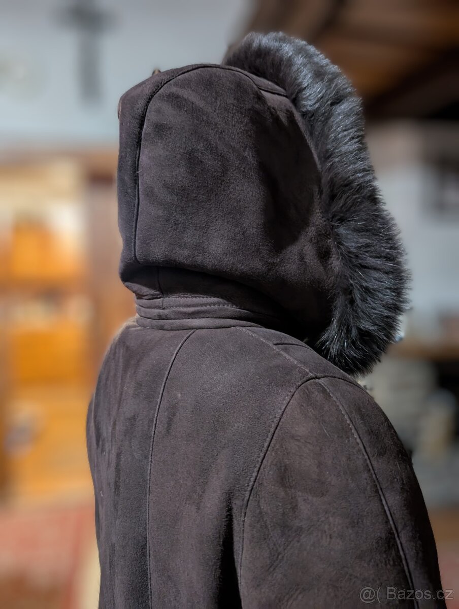 Elegantní kožich s odepínací kapucí - 3