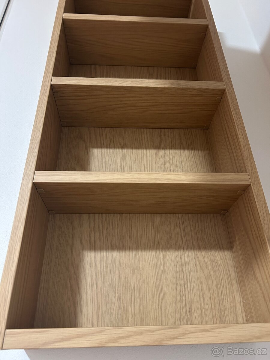 Nástěnná police - 3