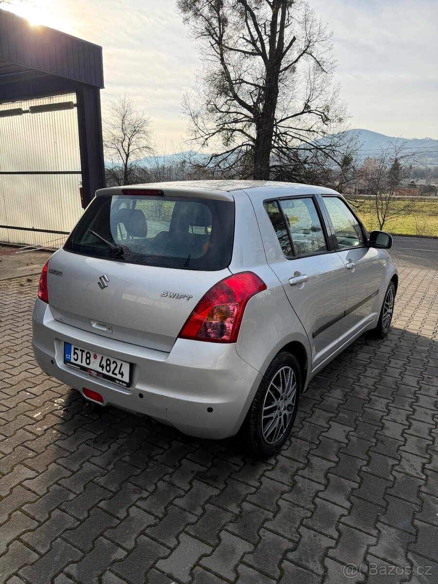 Suzuki Swift 1.3i 68 kW r. v. 2008 - 3