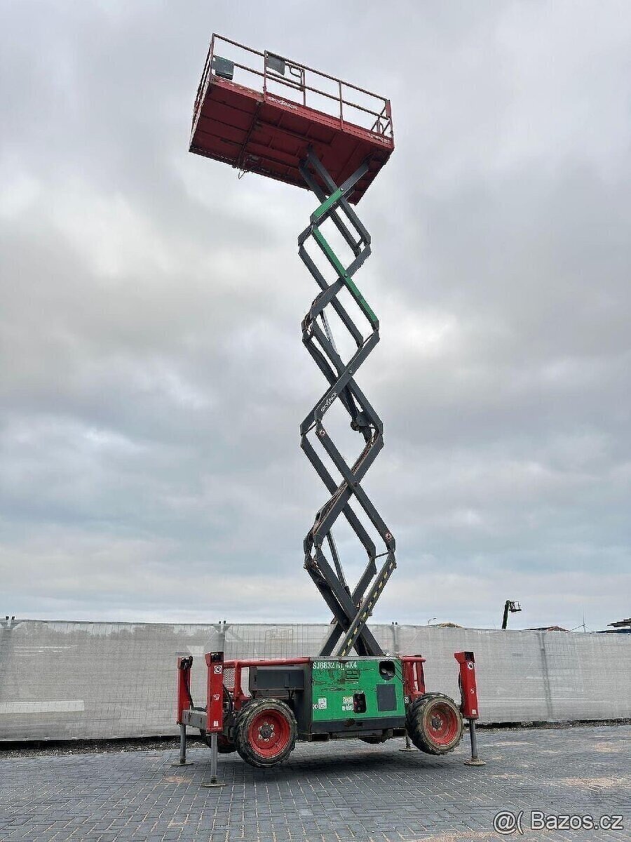 TERÉNNÍ NŮŽKOVÁ PLOŠINA SKYJACK SJ 6832 RT - 3