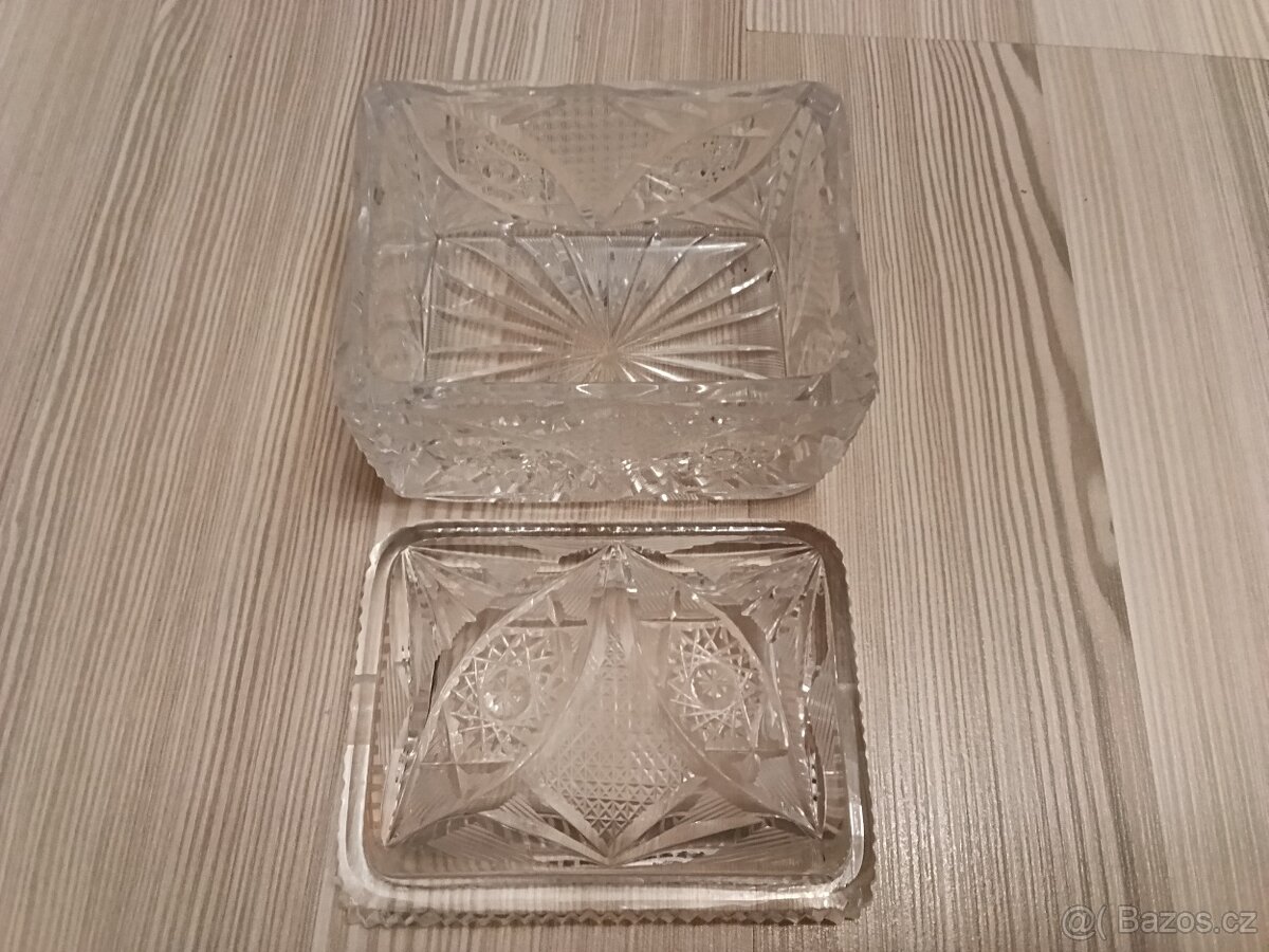 Skleněná broušená dóza - 3