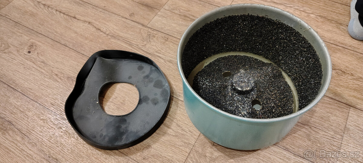 Starý kuchyňský robot UKS 027 s příslušenstvím - 3