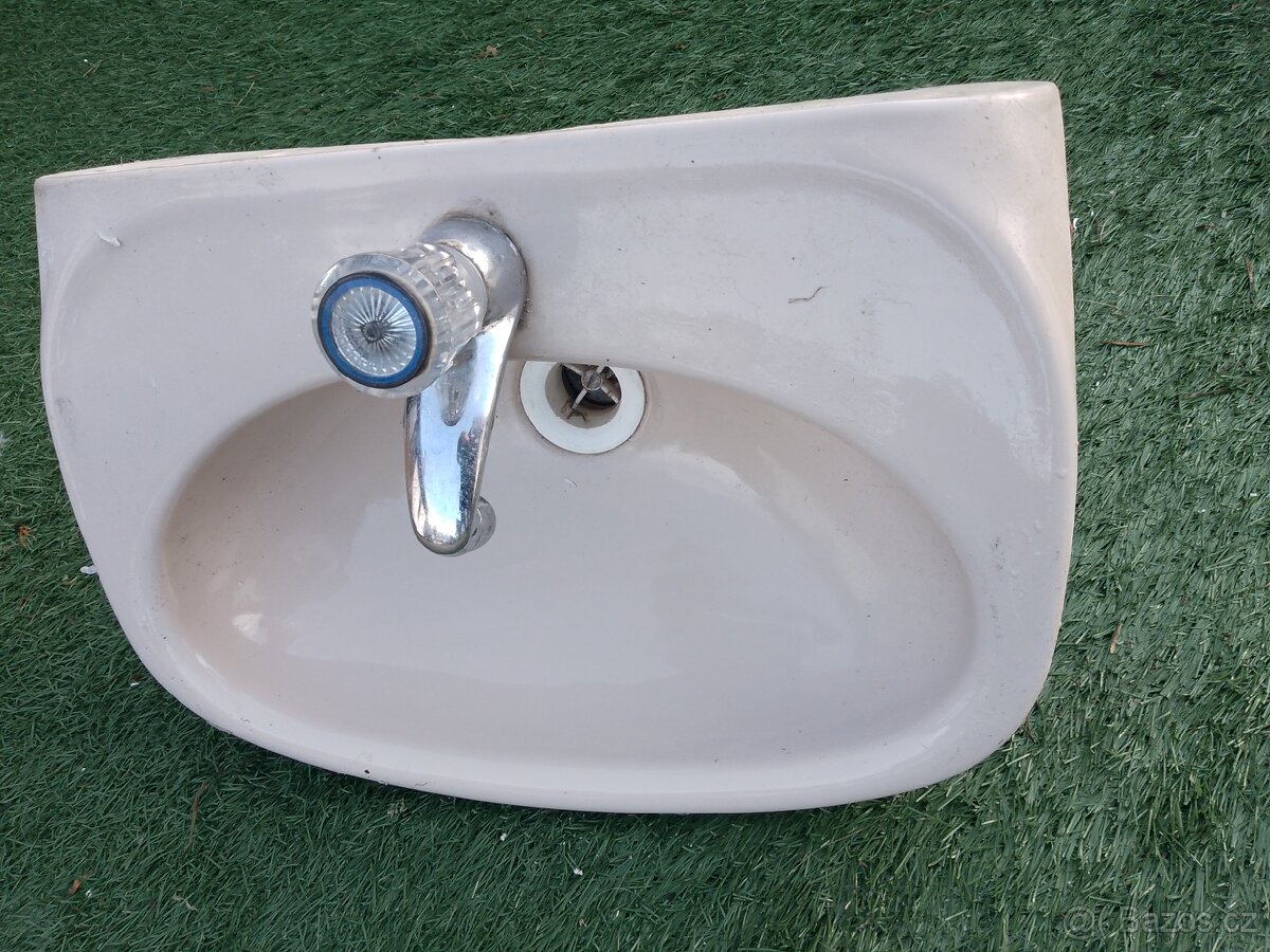 Umyvadlo s baterií - 3