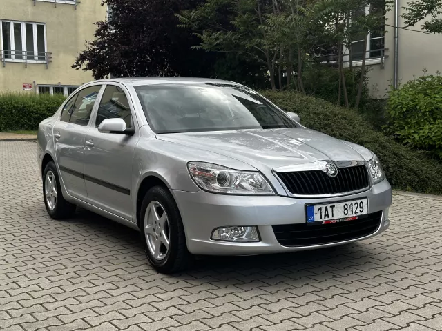 Škoda Octavia II 1.6 16V Facelift Kůže ALU kola Tažné - 3