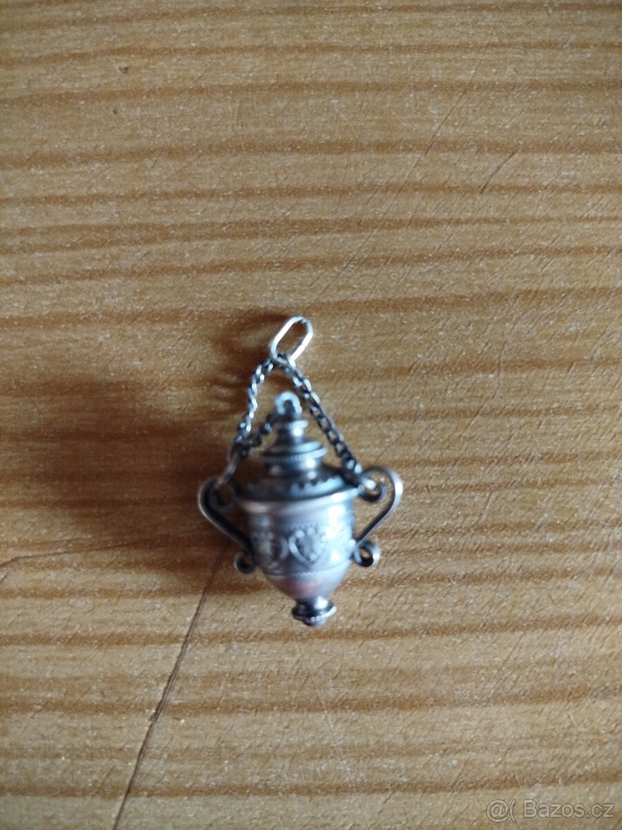 Stříbrná amforka - 3