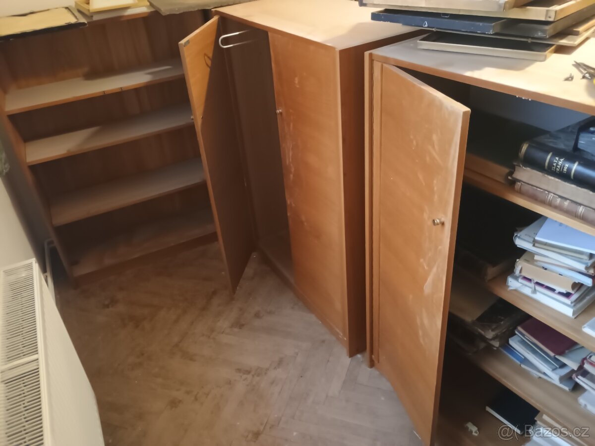 Světlé skříně 8ks - 3