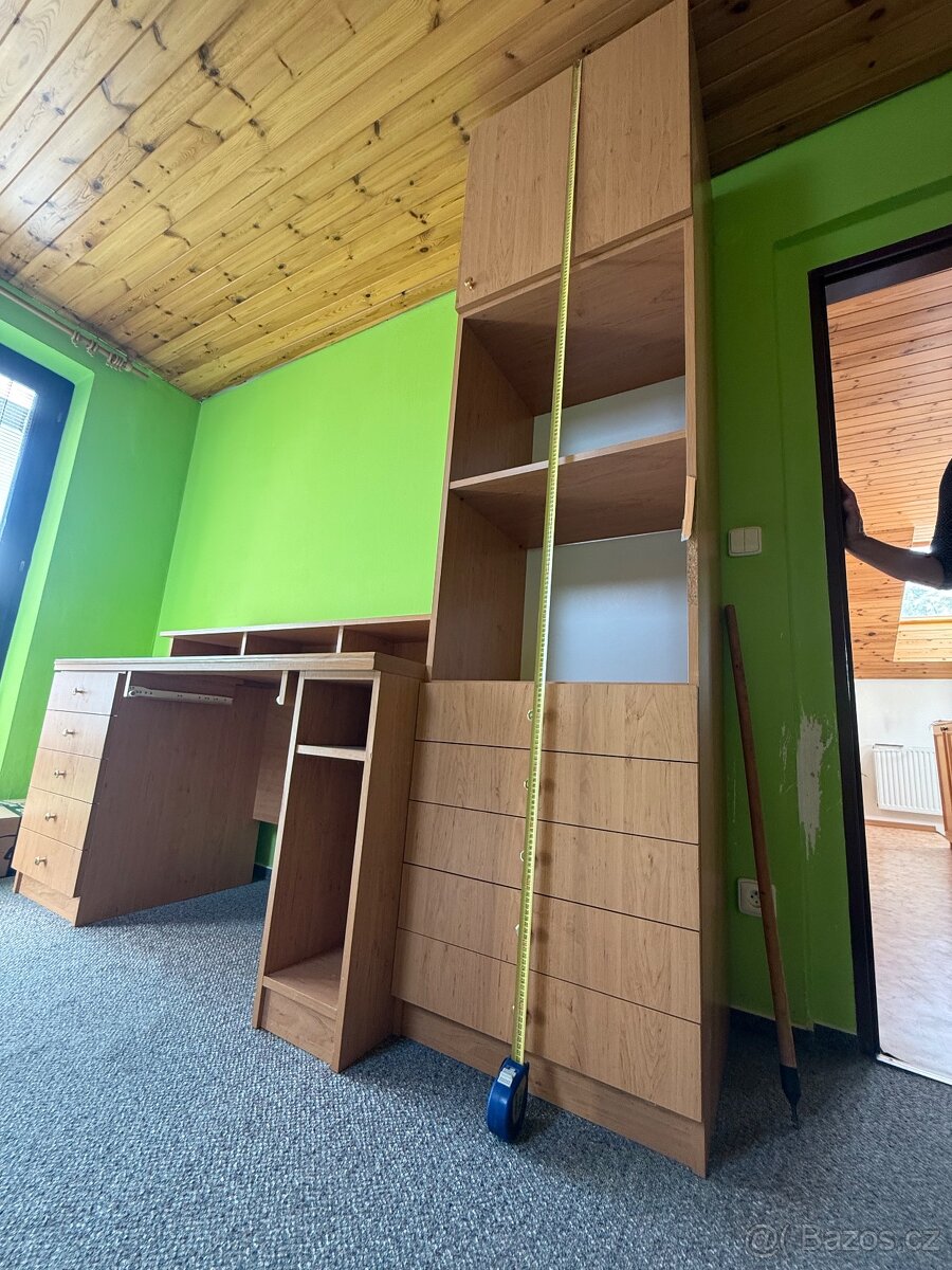 Stůl se skříní - 3