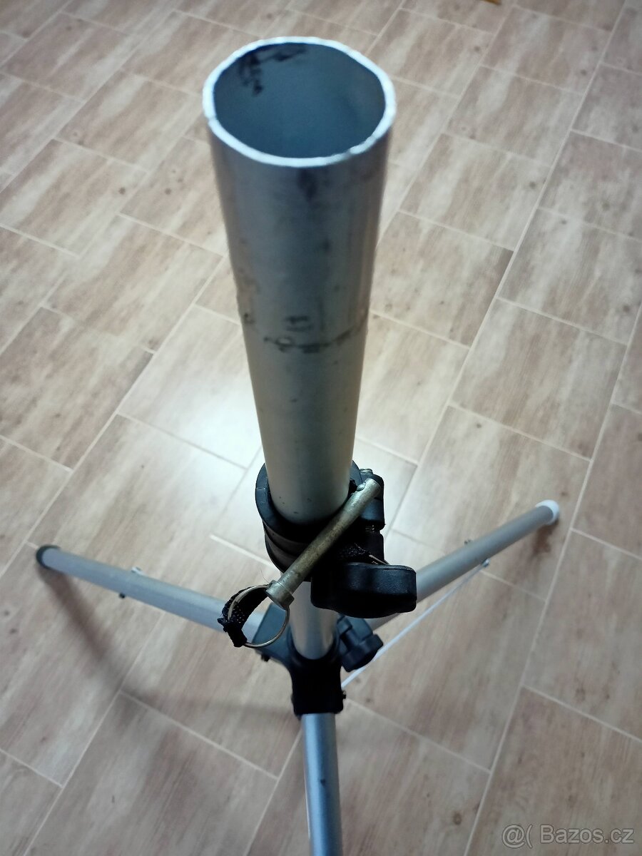 Stojan na repro/světla Adam Hall - 3