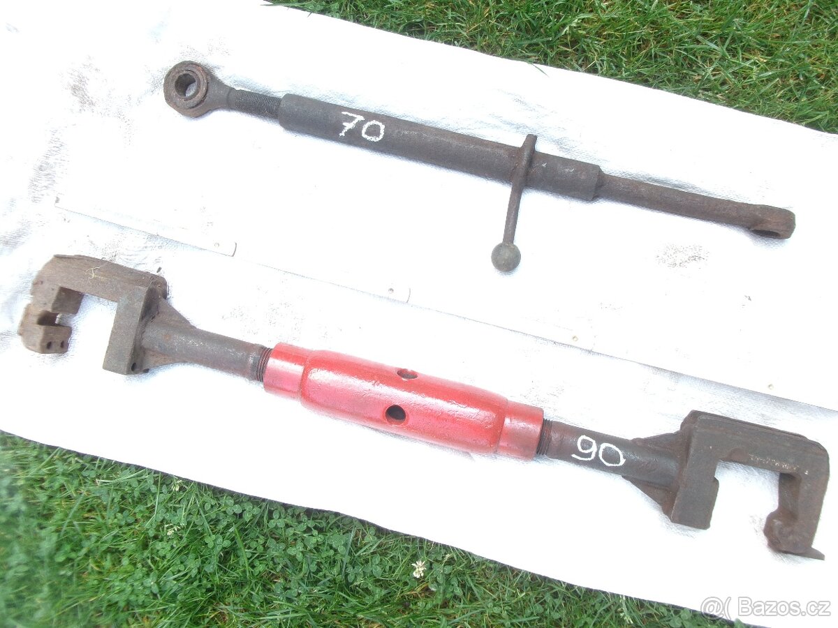 prodám díly na traktor Zetor 25. Sací potrubí se žhavící spi - 3