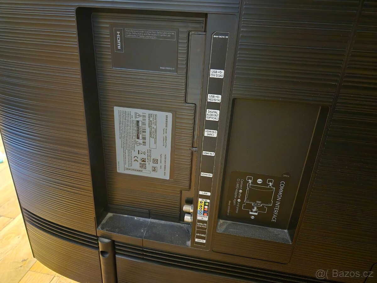 55" Samsung UE55U8072 - 3