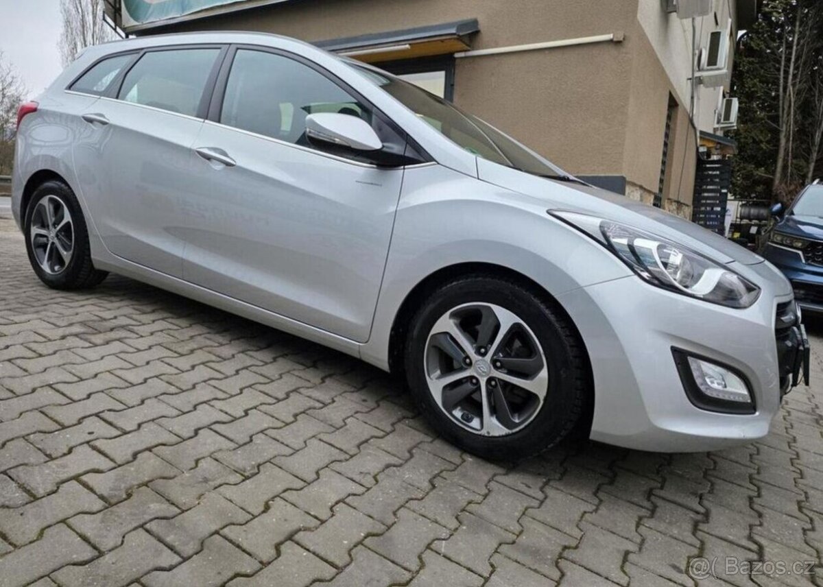 Hyundai i30 1.6-VYHŘÍVANÝ VOLANT+SEDADLA - 3