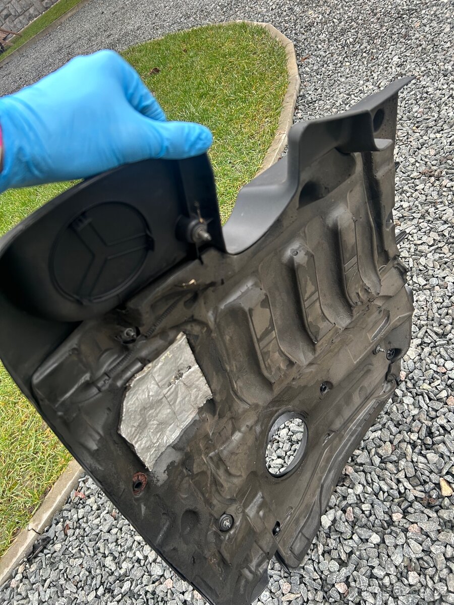 Bmw e60/e61 m57d30 173kw - kryt motoru - 3