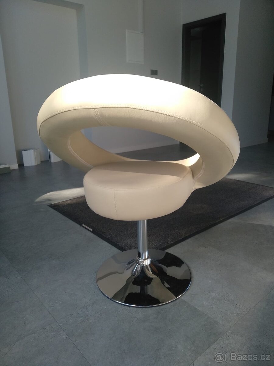 Prodám designová otočná křesla a stůl - 3