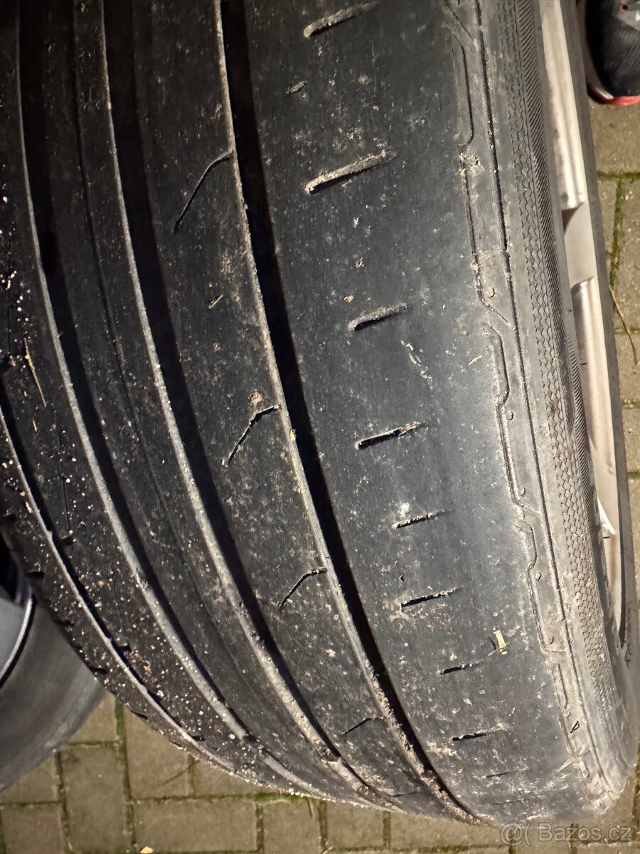 Kola Volkswagen Transporter T5 - 3