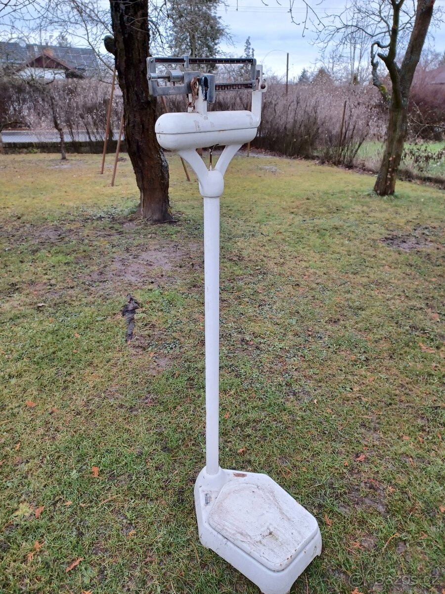 Stará lékařská váha - 3