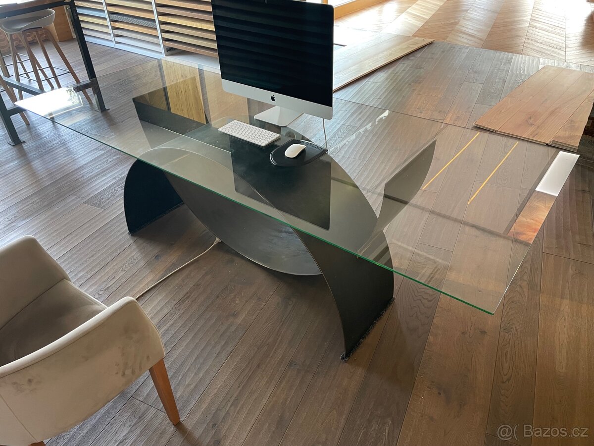 Pracovní stůl - 3
