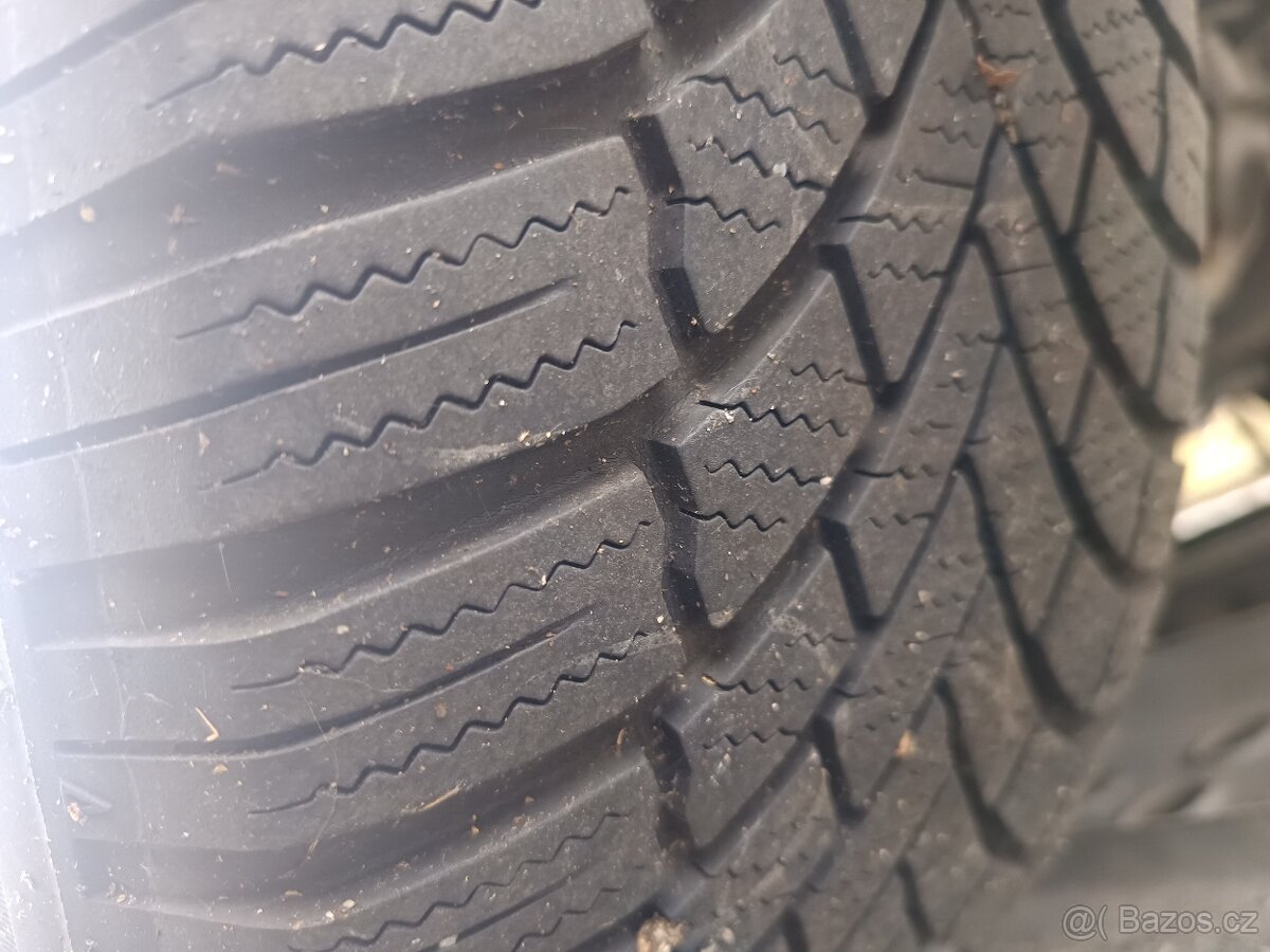 BMW E39 - orig.alu kola 15 se zimními pneu - 3