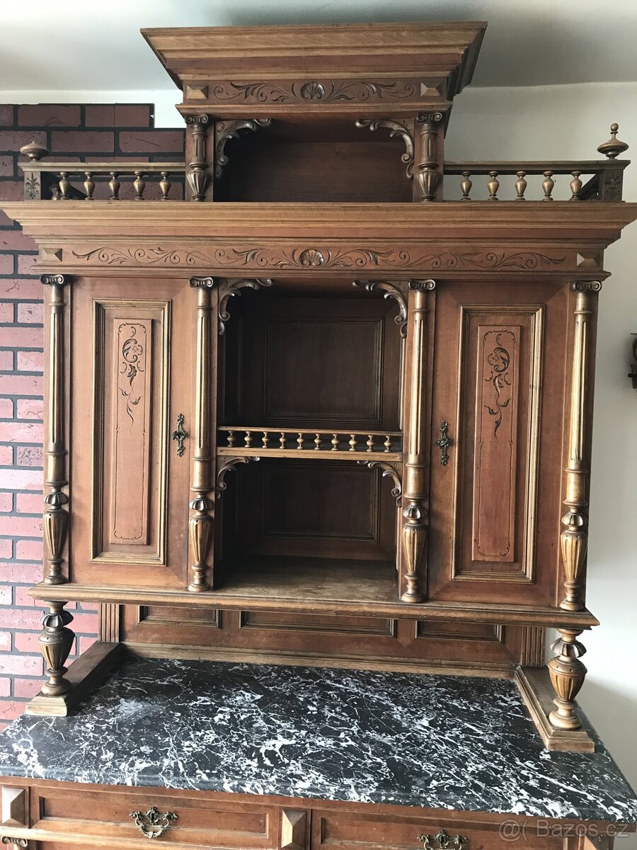 Starožitný kredenc - 3