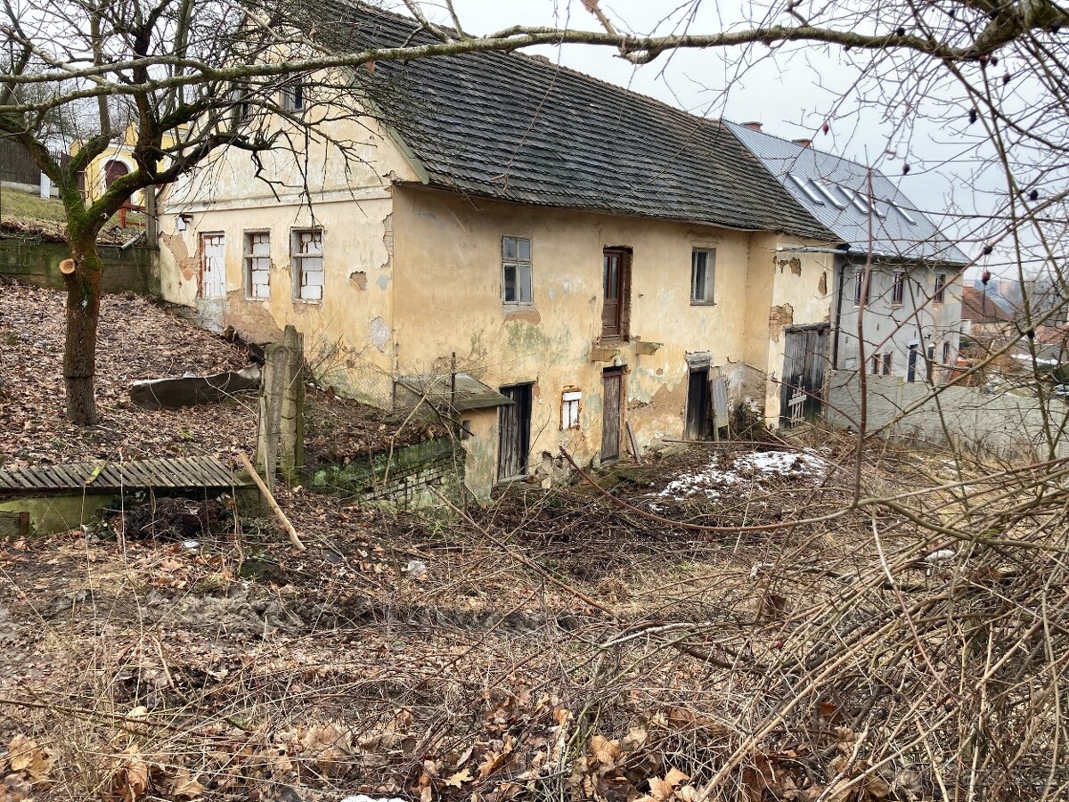 🏛️ Stavební parcela 657 m² se sítěmi – Plzeň-Božkov (Let - 3