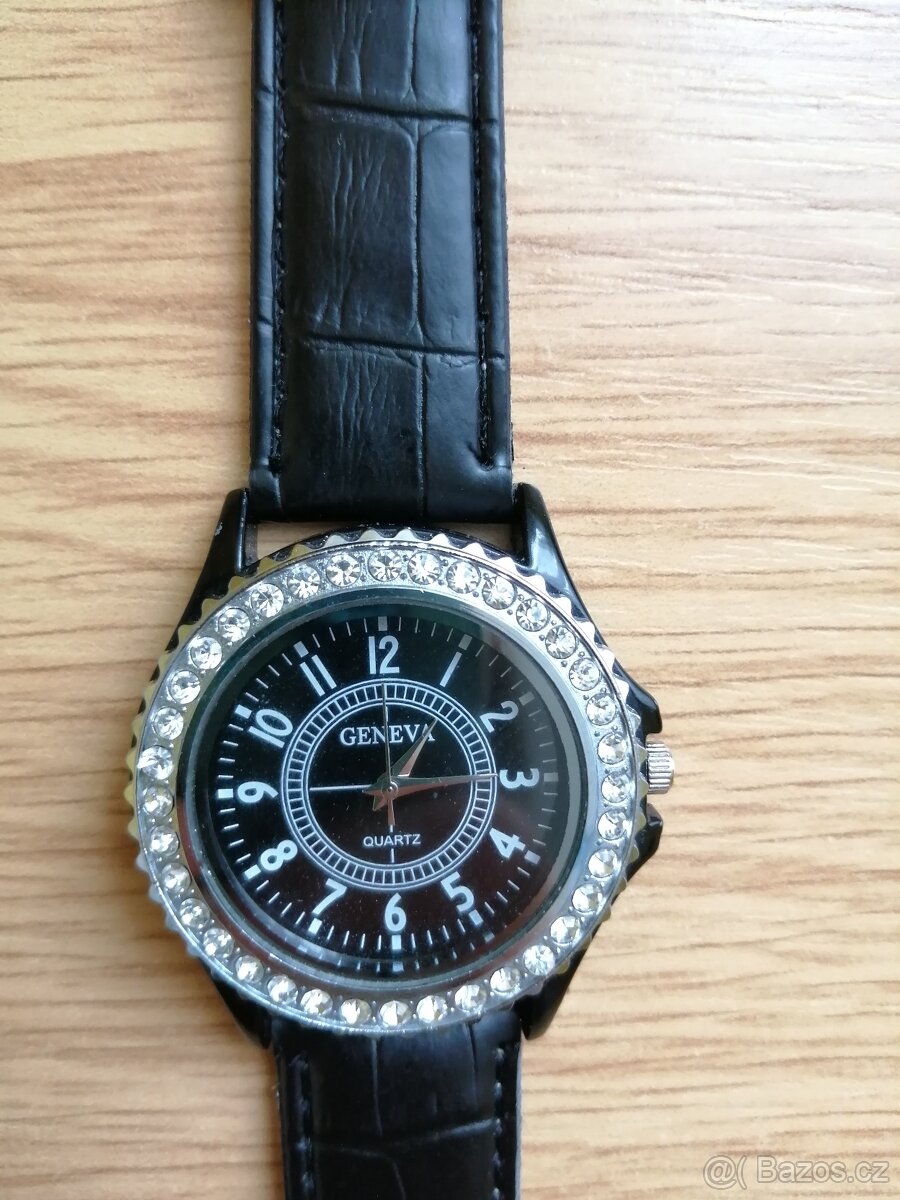 Dámské hodinky zdobené kamínky - 3