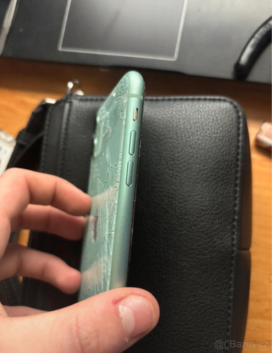 iPhone 11 - 3