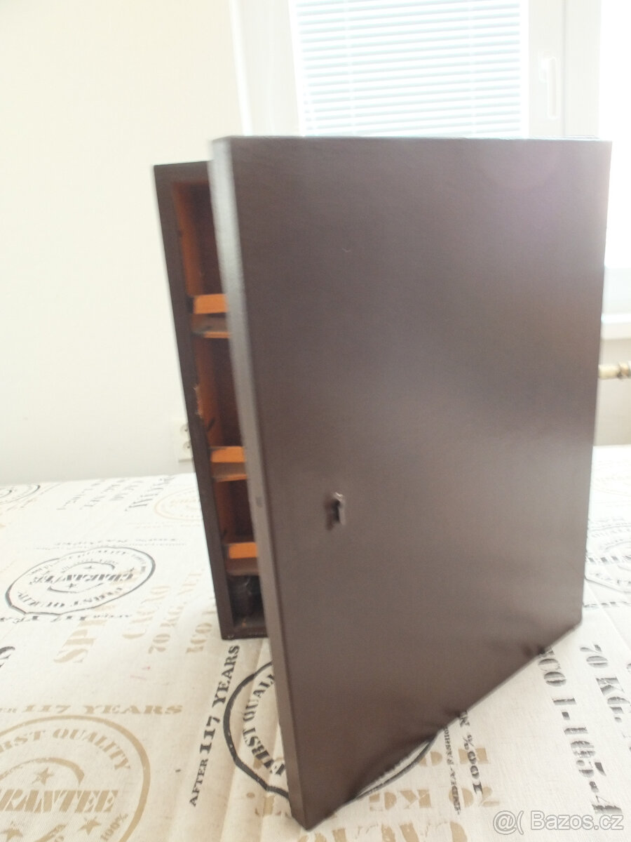 Dvě dřevěné poličky - 3