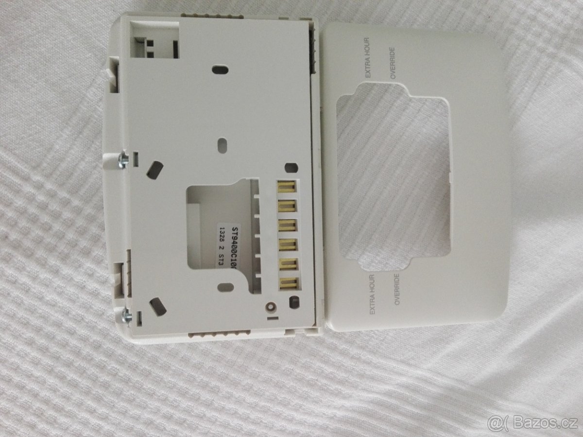 Časovač / programátor Honeywell ST9400C - 3