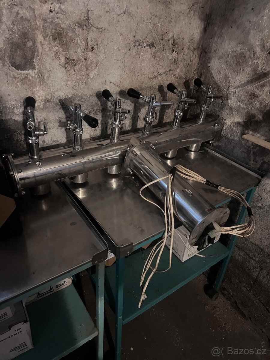 Výčepní stojan 6 - 3