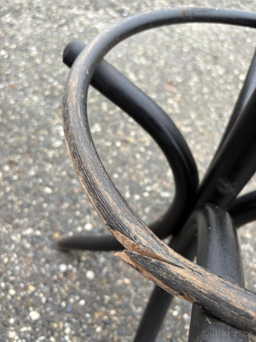 Dřevěný věšák Ton - 3