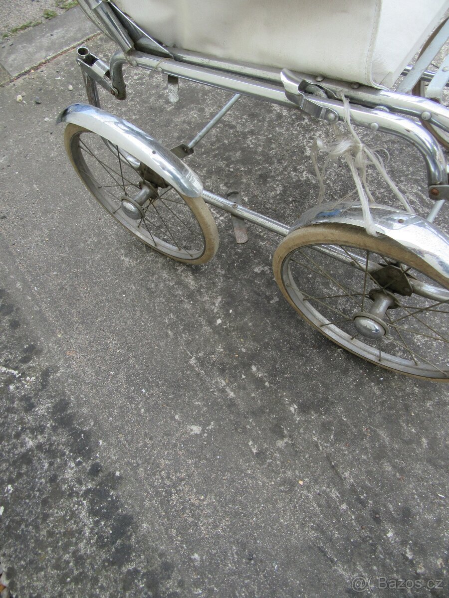 Nabízím historický kočárek pro dítě. Původní stav. Jen co je - 3