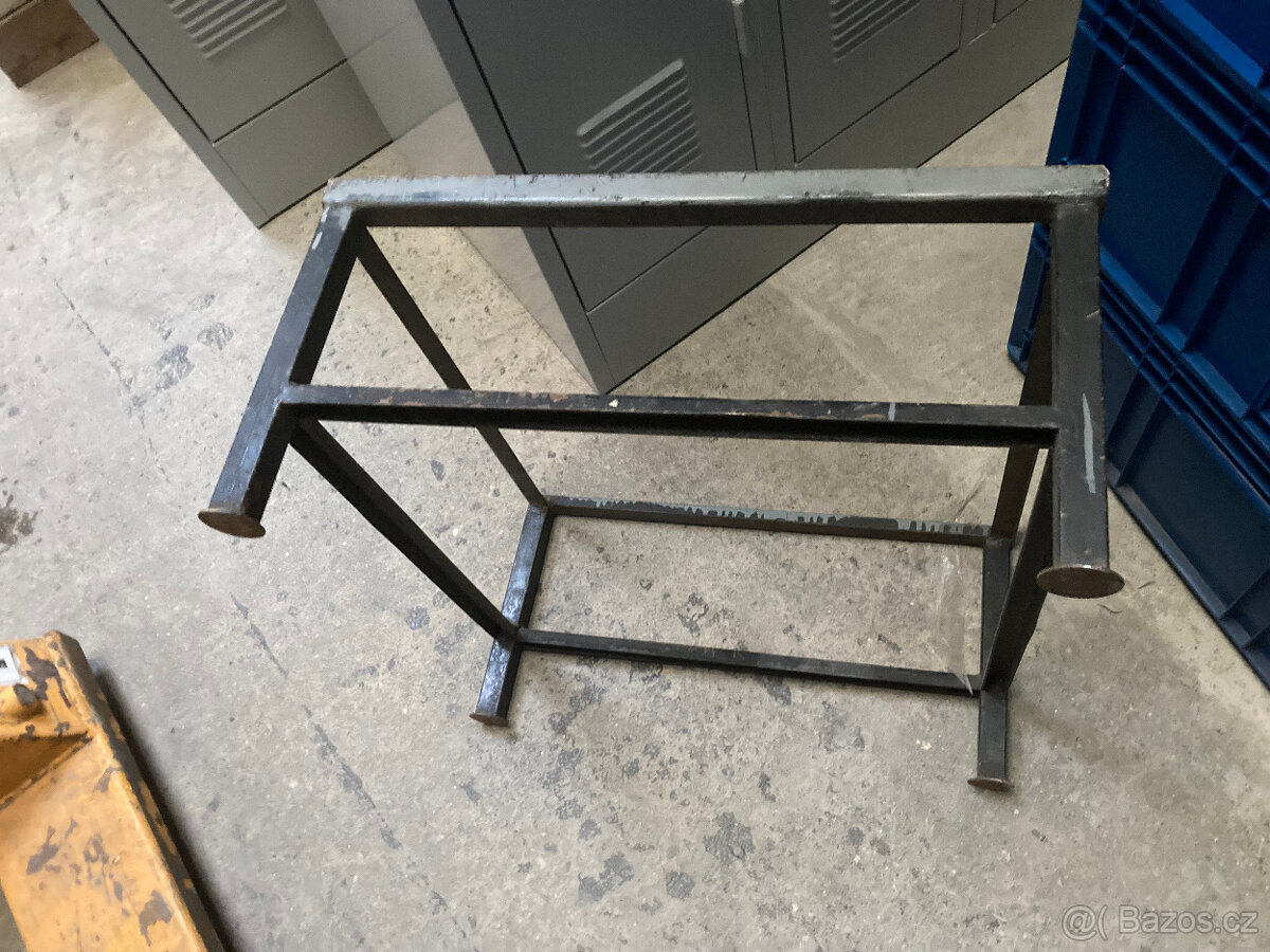 Trezor dvouplášťový starší s podstavcem za 3.000 kč - 3