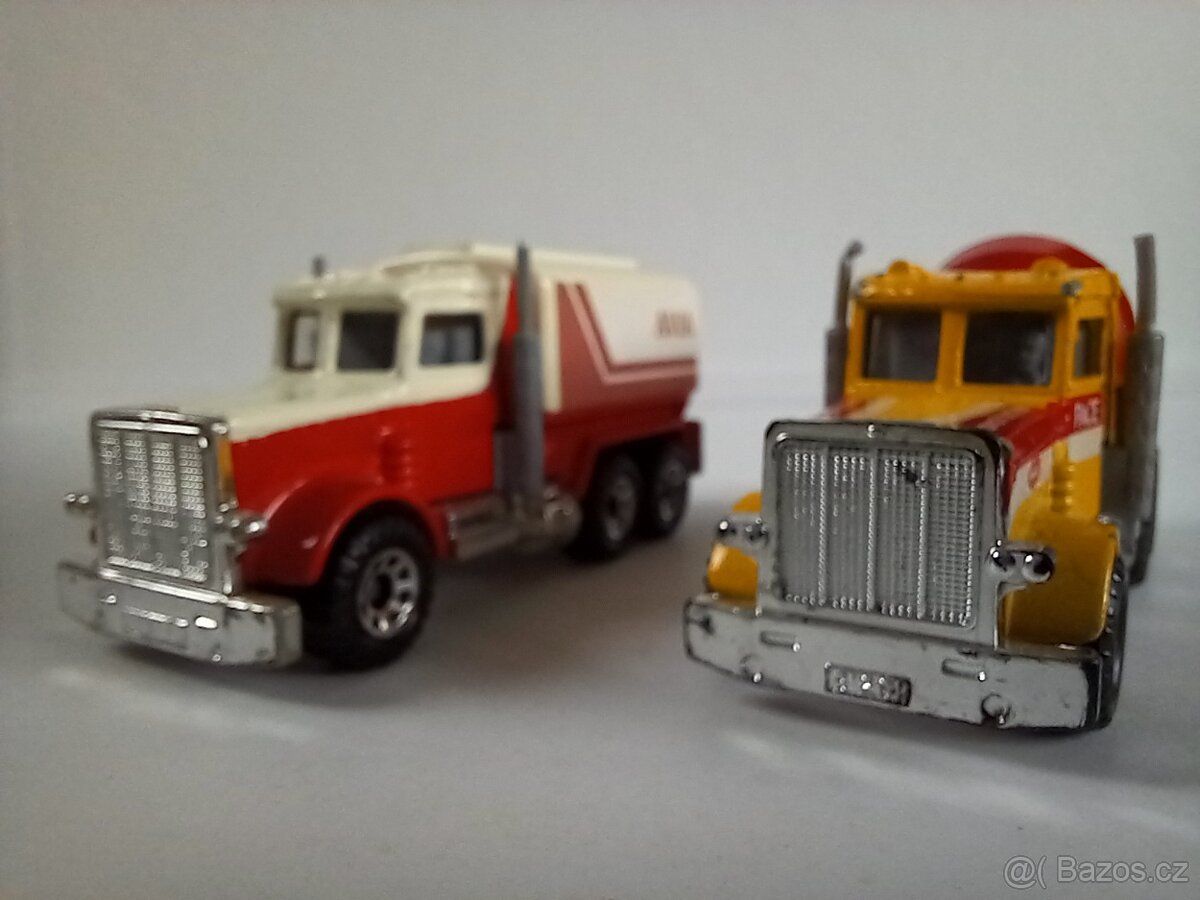 MATCHBOX - 1981 PETERBILT DOMIEŠAVAČ,1981 PETERBILT CISTERNA - 3