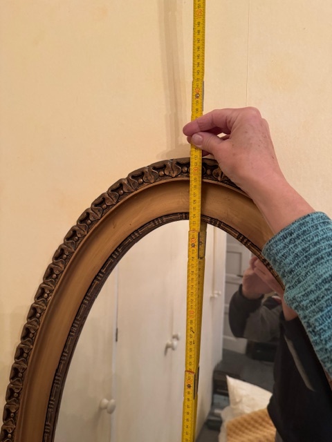 Velké nástěnné zrcadlo ve vyřezávaném zlaceném rámu - 3