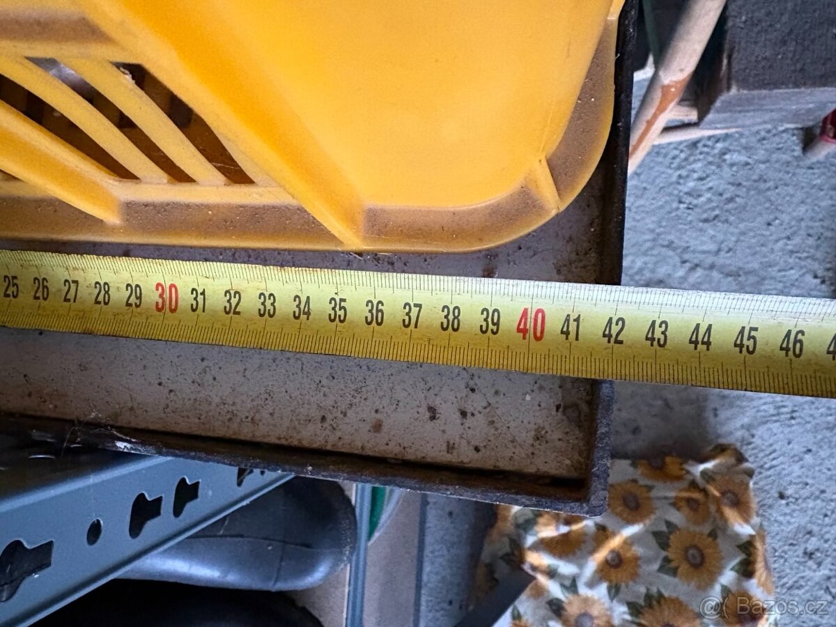 Nízký kovový regál - 3