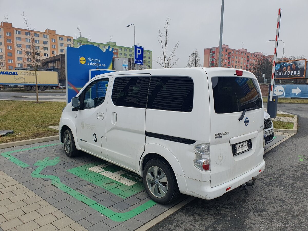 Elektromobil pro 7 lidí, EV MPV Nissan e-NV200 - 3