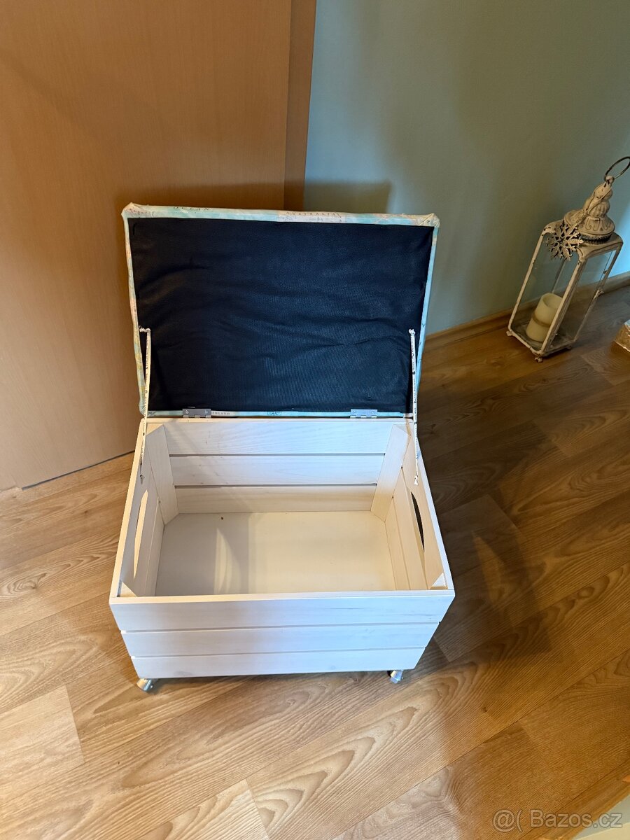 Dřevěná bedýnka na kolečkách Bonami - 3