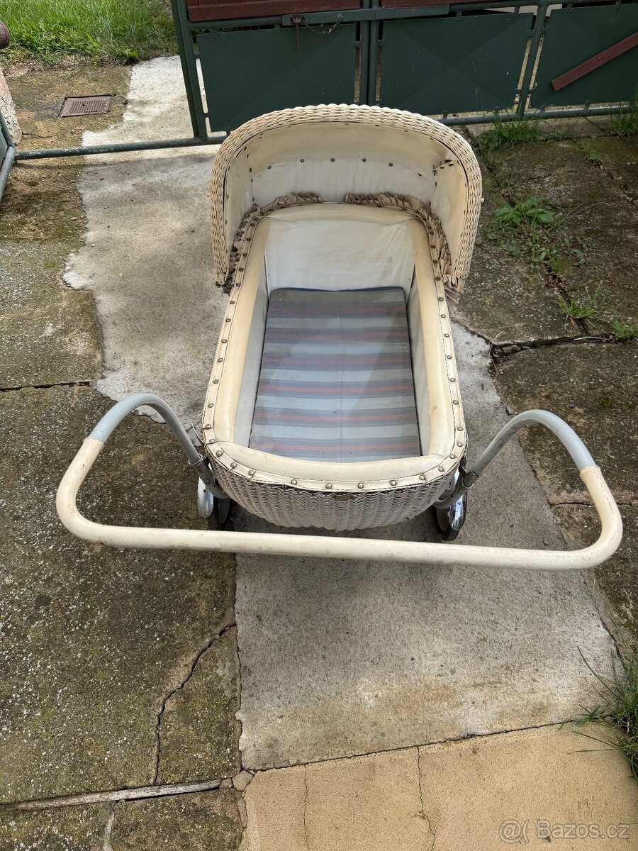 Starožitný kočárek - 3