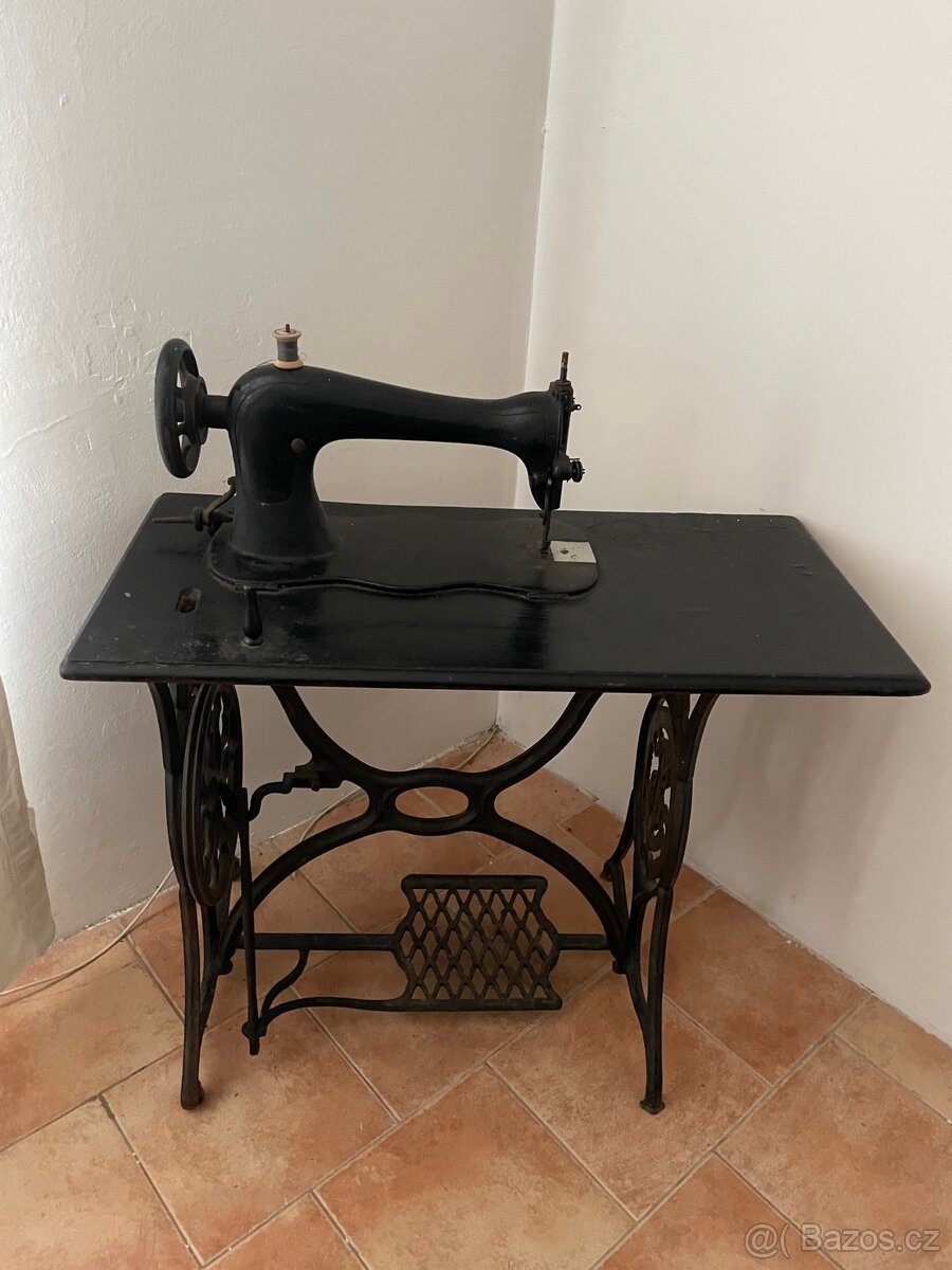 Starožitný šicí stroj Singer - 3